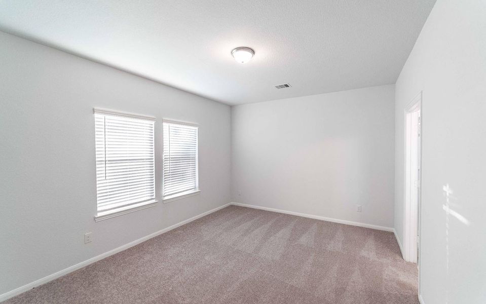 Spacious, unfurnished interior of a new home in Cielo, Conroe (Image 16).