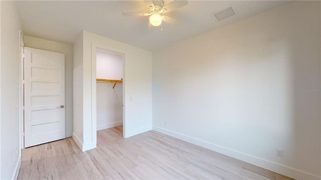 Spacious, unfurnished interior of a new home in , Port Charlotte (Image 20).