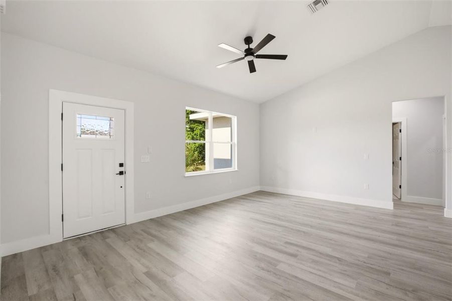 Spacious, unfurnished interior of a new home in , Sebring (Image 30).