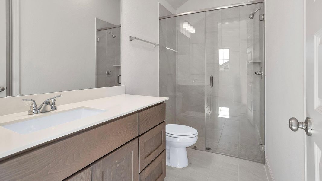 Furnished interior view inside a new home in Riceland 50', Mont Belvieu (Image 7).