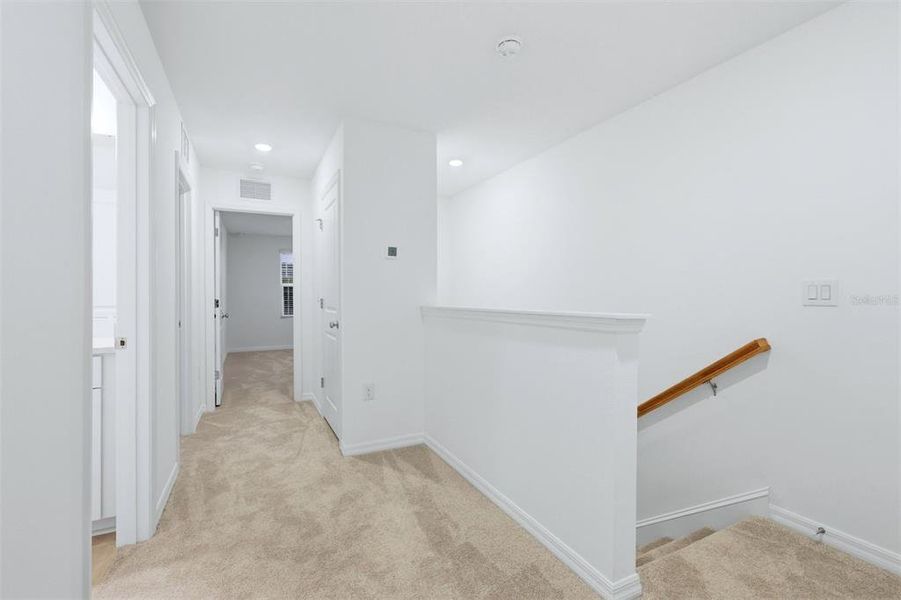 Spacious, unfurnished interior of a new home in , Sarasota (Image 20).