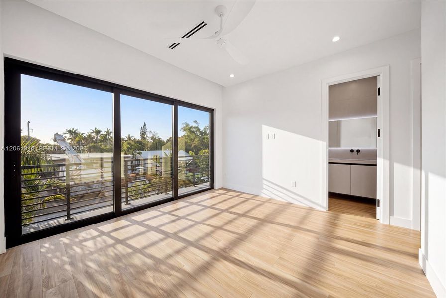 Spacious, unfurnished interior of a new home in , Fort Lauderdale (Image 62).
