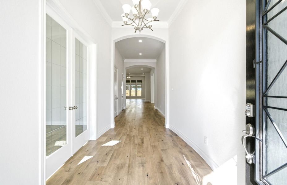 Spacious, unfurnished interior of a new home in Artavia 70′, Conroe (Image 46).