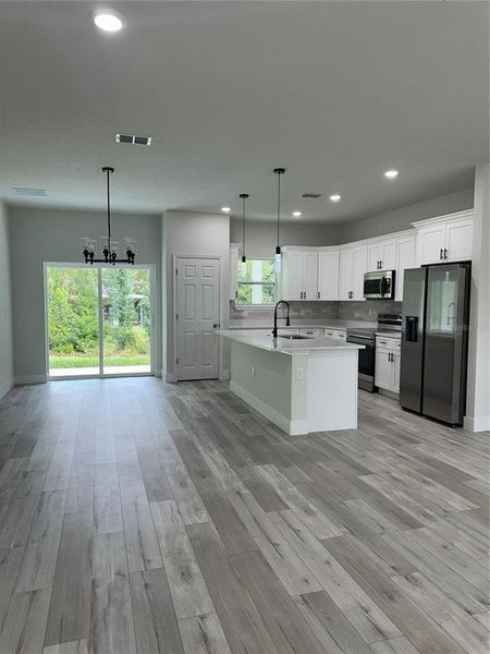 Spacious, unfurnished interior of a new home in , Citrus Springs (Image 12).