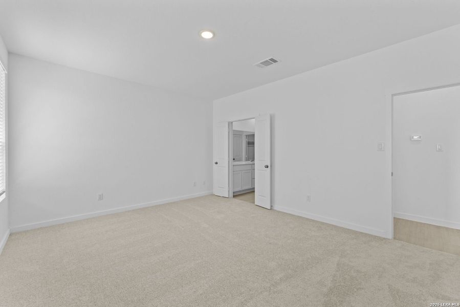 Spacious, unfurnished interior of a new home in Espada, San Antonio (Image 32).