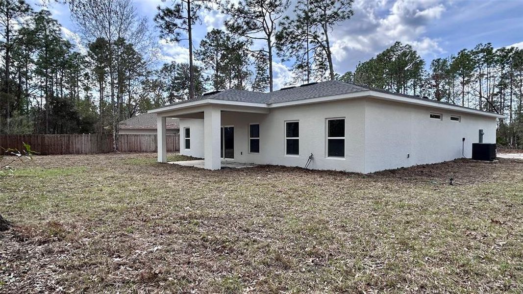 Exterior details and patio area of a home in , Ocala (Image 4).