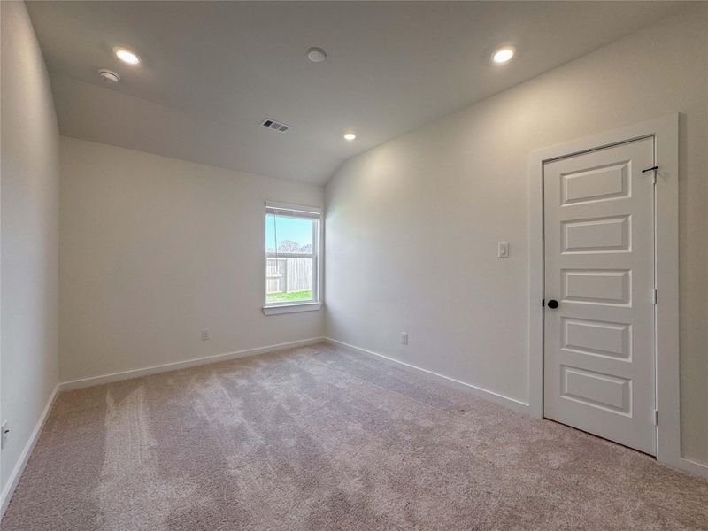 Spacious, unfurnished interior of a new home in , Manvel (Image 23).