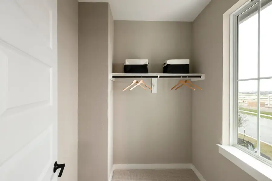 Spacious, unfurnished interior of a new home in Edgewood, Leander (Image 24).