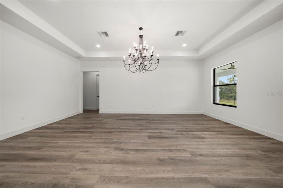 Spacious, unfurnished interior of a new home in , Sebring (Image 24).