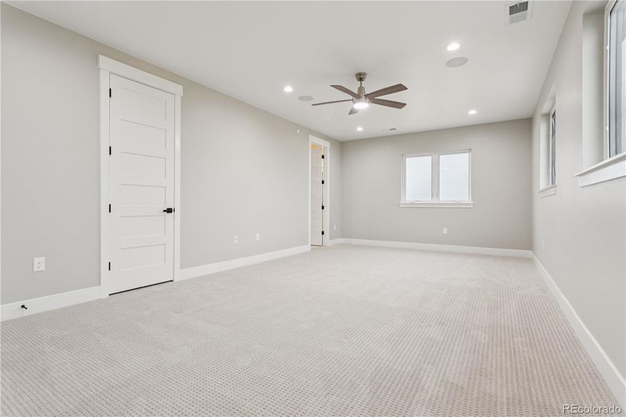 Spacious, unfurnished interior of a new home in , Hudson (Image 21).