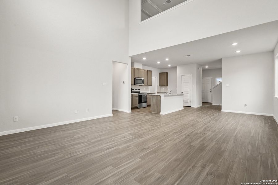Spacious, unfurnished interior of a new home in Cinco Lakes, San Antonio (Image 20).