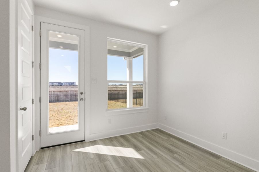 Spacious, unfurnished interior of a new home in Avery Centre, Round Rock (Image 16).