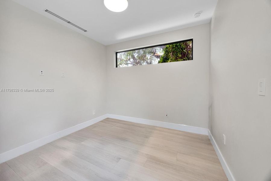 Spacious, unfurnished interior of a new home in , Miami (Image 22).