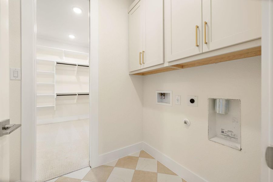 Spacious, unfurnished interior of a new home in Blackhawk in Pflugerville, Pflugerville (Image 23).