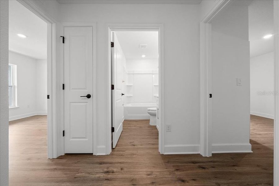 Spacious, unfurnished interior of a new home in , Weeki Wachee (Image 37).
