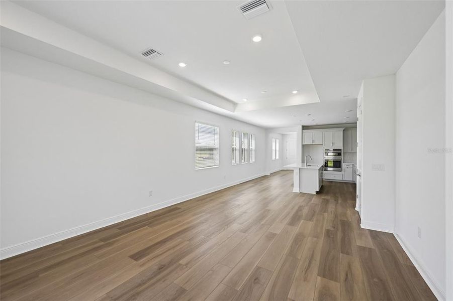 Spacious, unfurnished interior of a new home in Grand Park, Sarasota (Image 14).