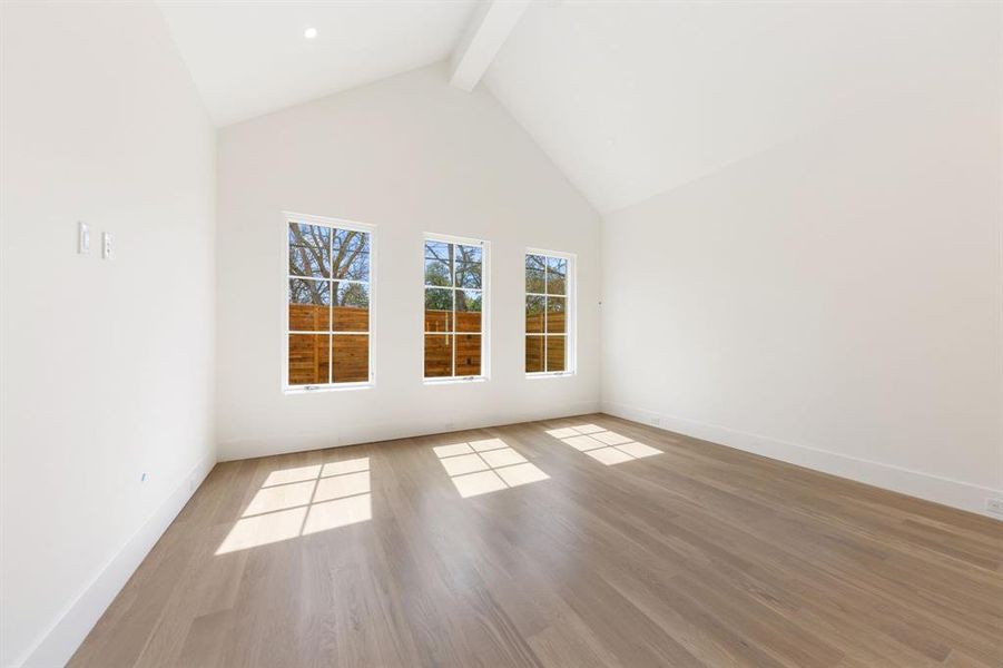 Spacious, unfurnished interior of a new home in , Dallas (Image 8).