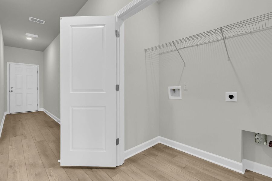 Spacious, unfurnished interior of a new home in , Summerville (Image 16).