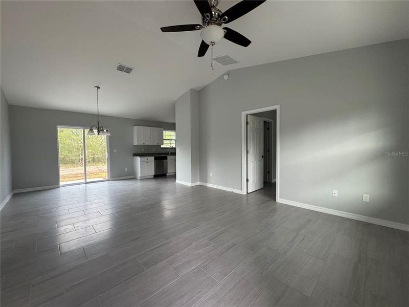 Spacious, unfurnished interior of a new home in , Ocala (Image 13).