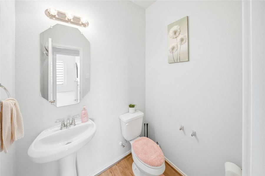 Furnished interior view inside a new home in Sierra Vista, Iowa Colony (Image 28).