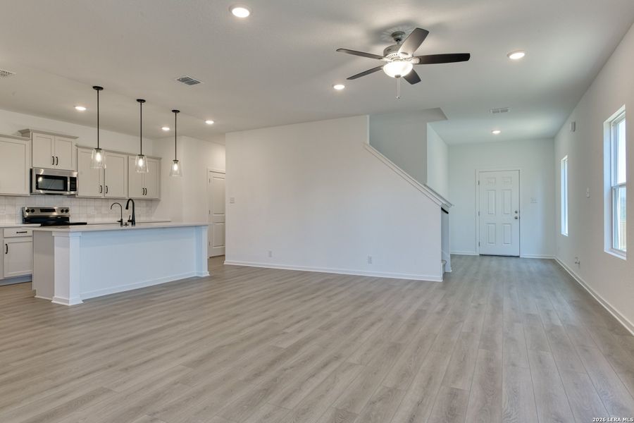 Spacious, unfurnished interior of a new home in Hennersby Hollow, San Antonio (Image 22).