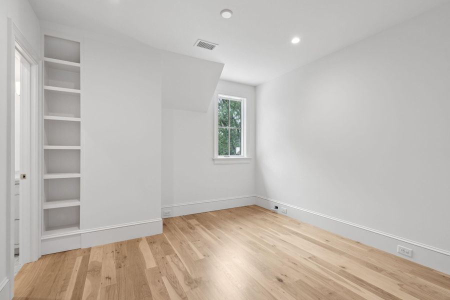 Spacious, unfurnished interior of a new home in , Mount Pleasant (Image 26).