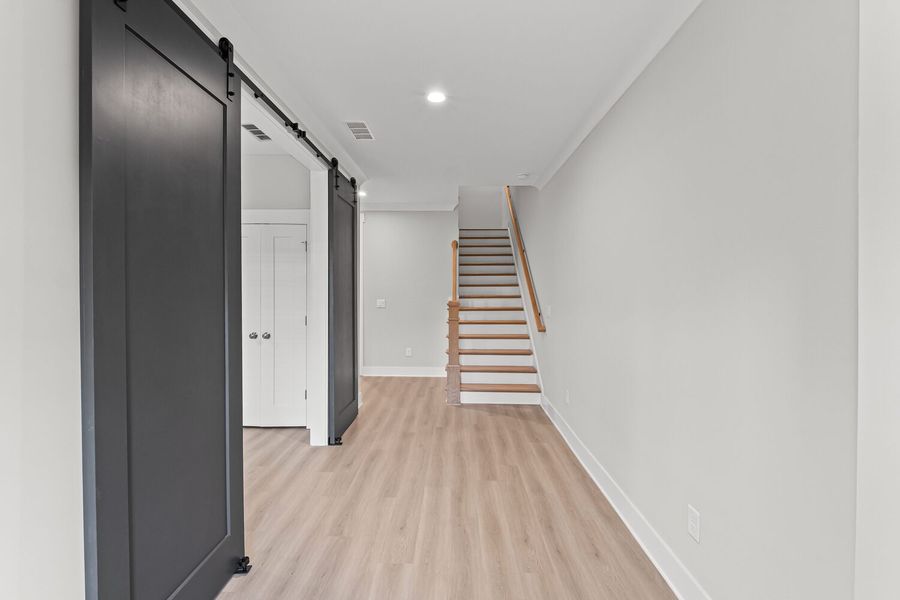 Spacious, unfurnished interior of a new home in Devin's Shire, Kennesaw (Image 8).