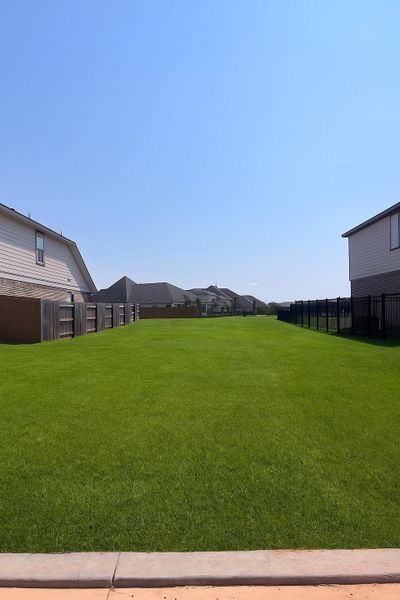Exterior details and patio area of a home in Robins Landing, Houston (Image 2).