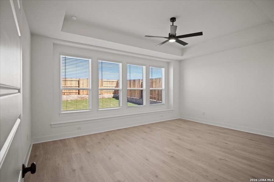 Spacious, unfurnished interior of a new home in Village at Three Oaks, Seguin (Image 8).