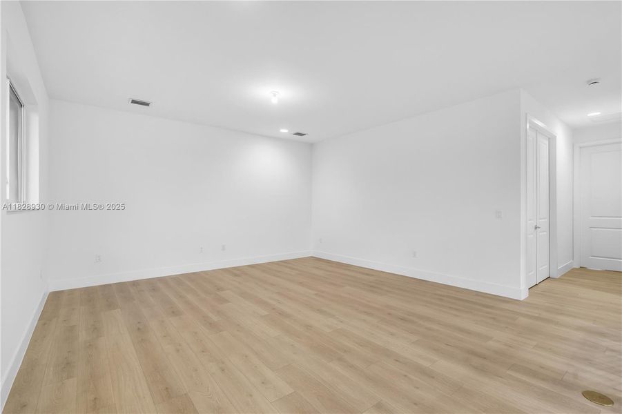 Spacious, unfurnished interior of a new home in , Davie (Image 42).