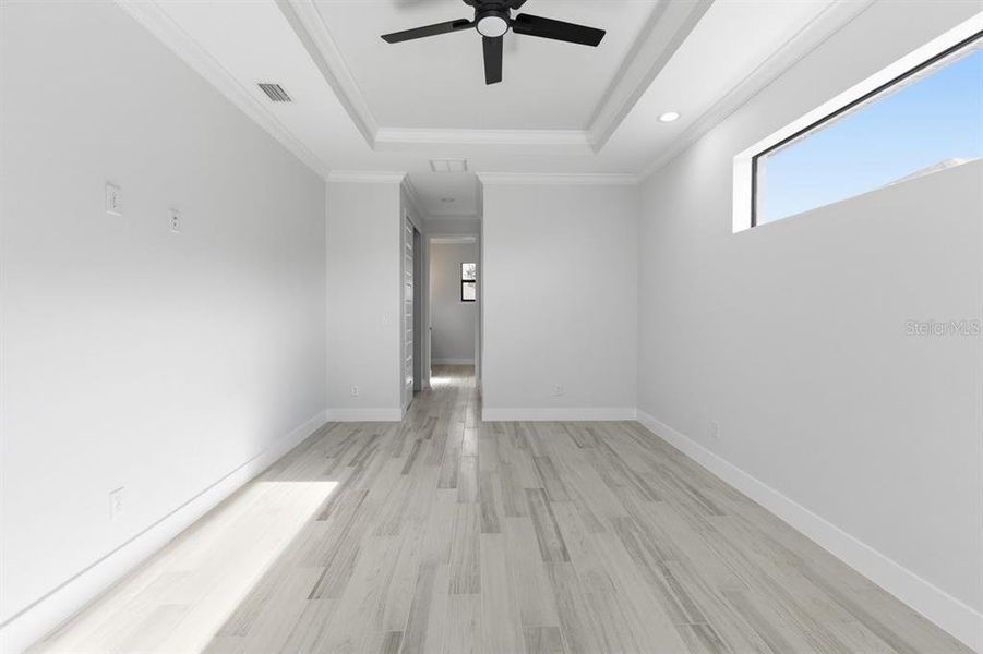 Spacious, unfurnished interior of a new home in , Englewood (Image 33).