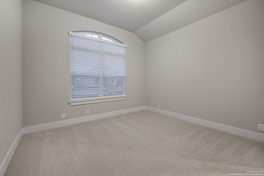 Spacious, unfurnished interior of a new home in Mesa Western, Cibolo (Image 34).