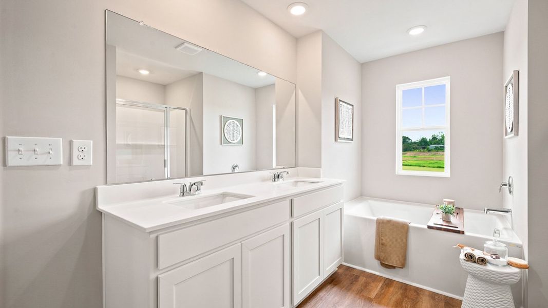 Representative furnished interior of a home built from the HAYDEN Express by D.R. Horton in Teamon Pointe, Griffin (Image 27).