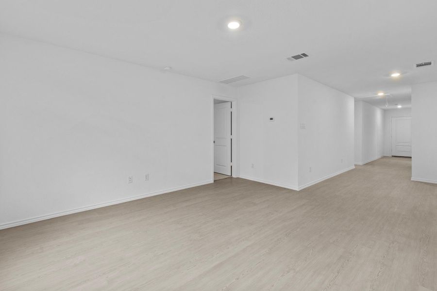 Spacious, unfurnished interior of a new home in Clayton Ranch, Copperas Cove (Image 12).