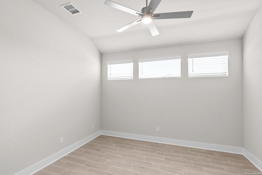 Spacious, unfurnished interior of a new home in Stillwater Ranch, San Antonio (Image 28).
