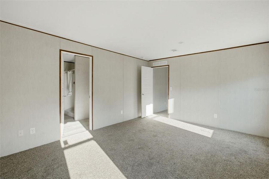 Spacious, unfurnished interior of a new home in , Spring Hill (Image 18).