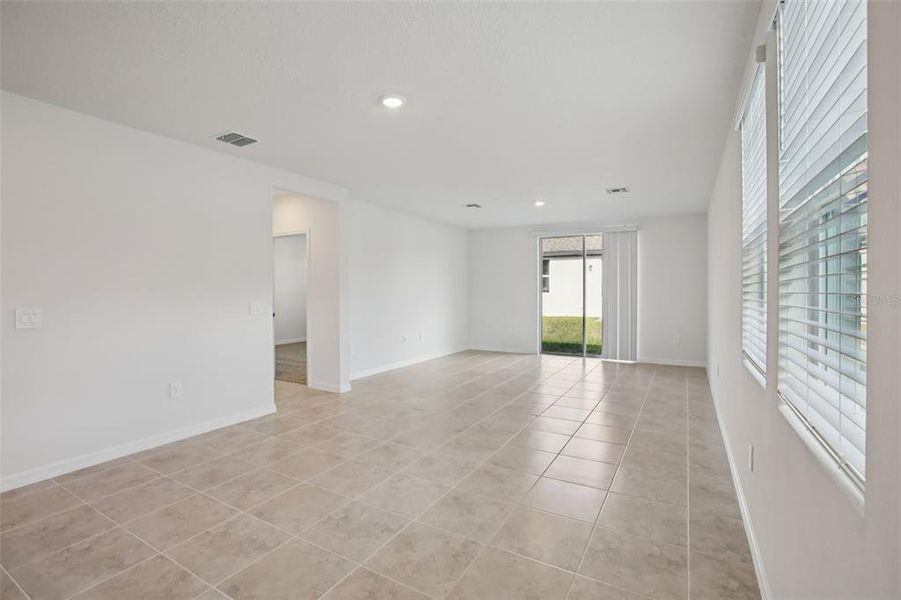 Spacious, unfurnished interior of a new home in Villamar - Classic Series, Winter Haven (Image 18).