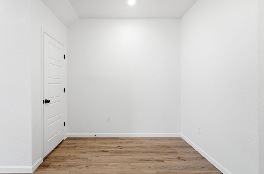 Spacious, unfurnished interior of a new home in Trailstone Townhomes - The Westerly Collection, Arvada (Image 12).