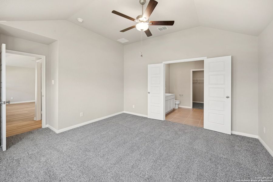 Spacious, unfurnished interior of a new home in Greenspoint Heights, Seguin (Image 31).