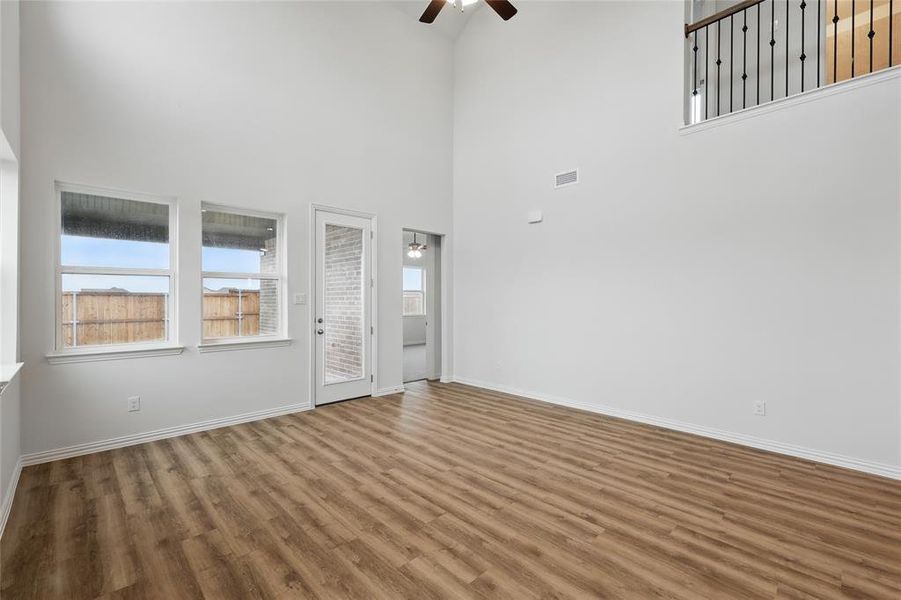 Spacious, unfurnished interior of a new home in Bel Air Village, Sherman (Image 23).