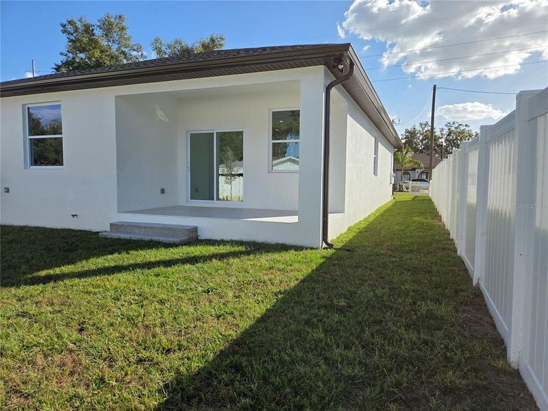 Exterior details and patio area of a home in , Tampa (Image 17).
