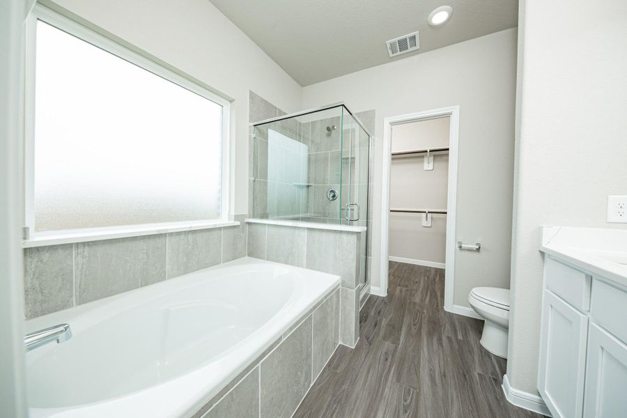 Furnished interior view inside a new home in River Ranch, Dayton (Image 9).