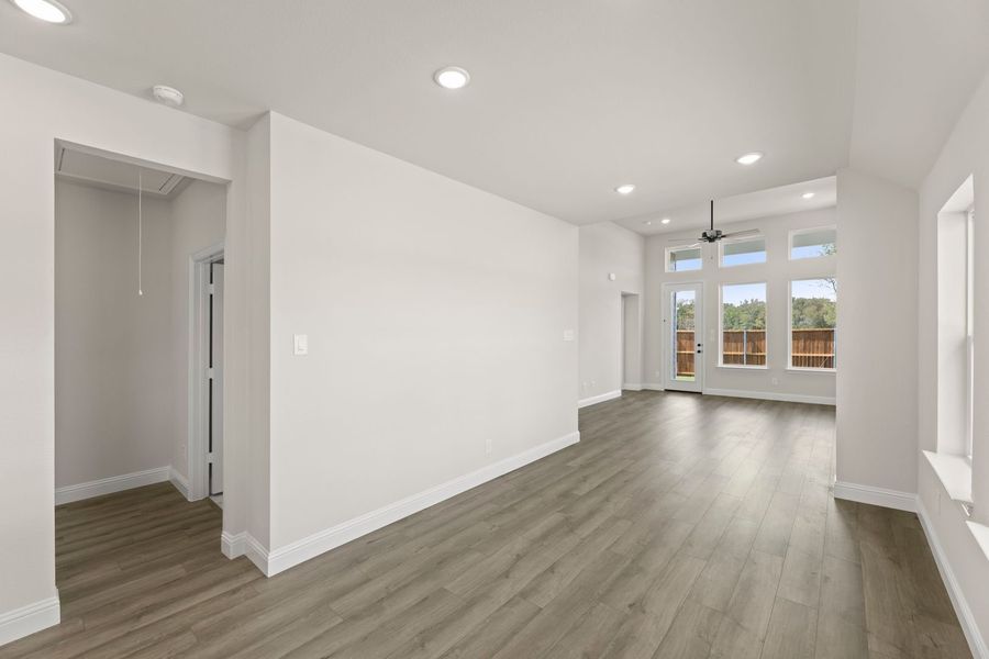 Spacious, unfurnished interior of a new home in Creekside, Royse City (Image 21).
