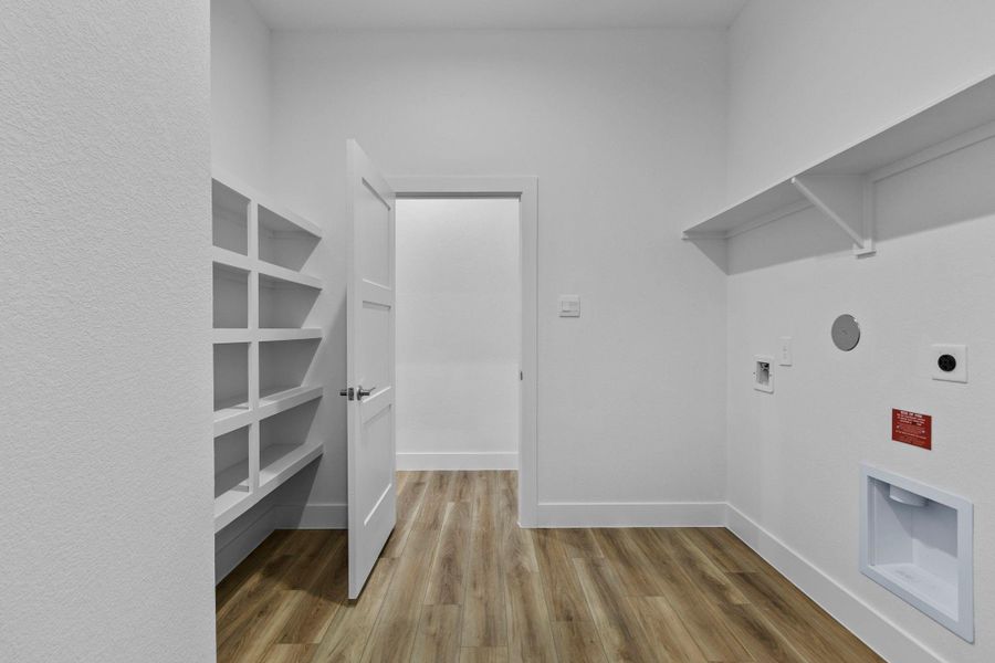 Spacious, unfurnished interior of a new home in Silverthorne, Conroe (Image 22).
