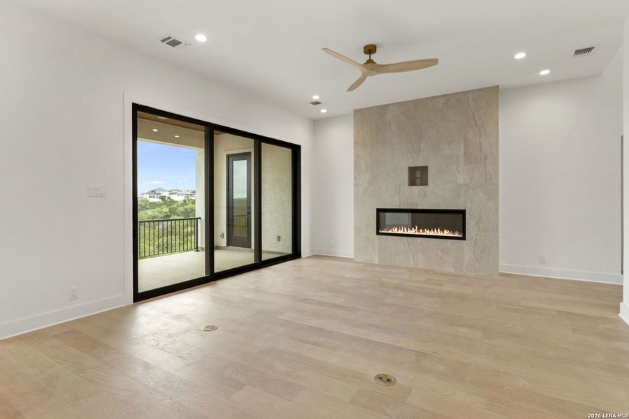 Spacious, unfurnished interior of a new home in , Boerne (Image 50).