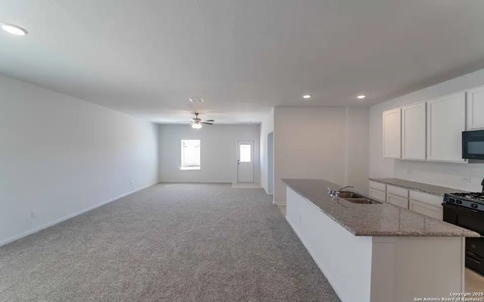 Spacious, unfurnished interior of a new home in Red Hawk Landing, San Antonio (Image 8).