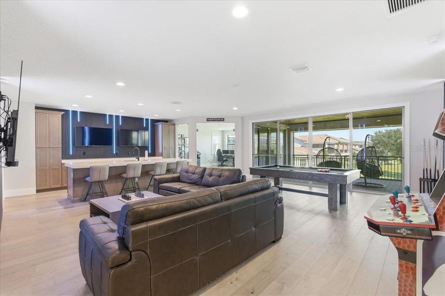 Furnished interior view inside a new home in , Orlando (Image 17).