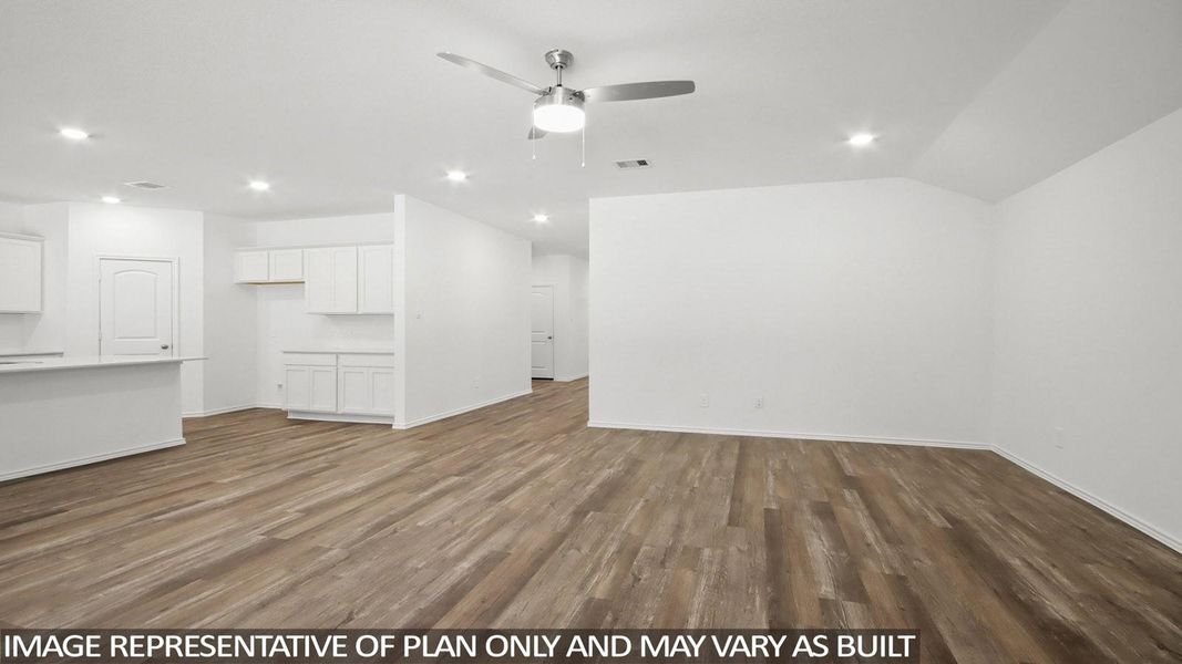 Spacious, unfurnished interior of a new home in River Ranch Meadows, Dayton (Image 14).