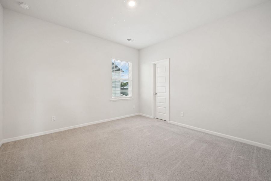 Spacious, unfurnished interior of a new home in , Summerville (Image 19).