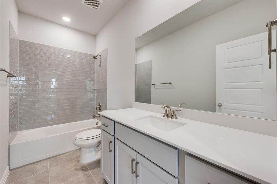 Furnished interior view inside a new home in Villages of Hurricane Creek, Anna (Image 5). Furnished interior view inside a new home in Villages of Hurricane Creek, Anna (Image 5).